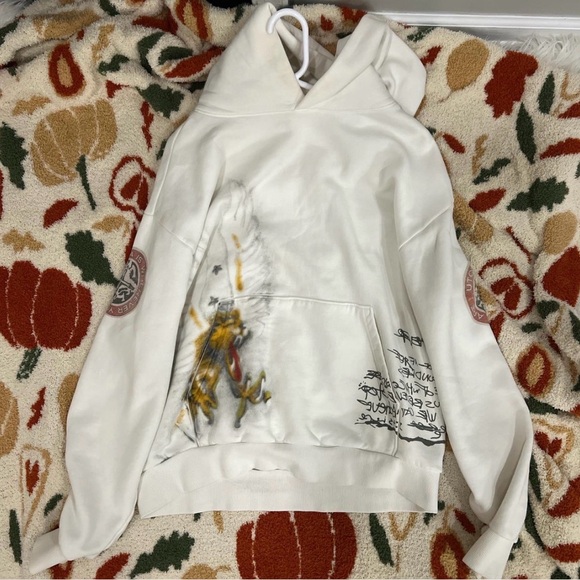 Travis Scott Sweaters - Travis Scott White Graphic Hoodie

Worn once.